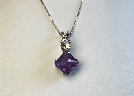Amethyst Mini magician Stone with White Topaz